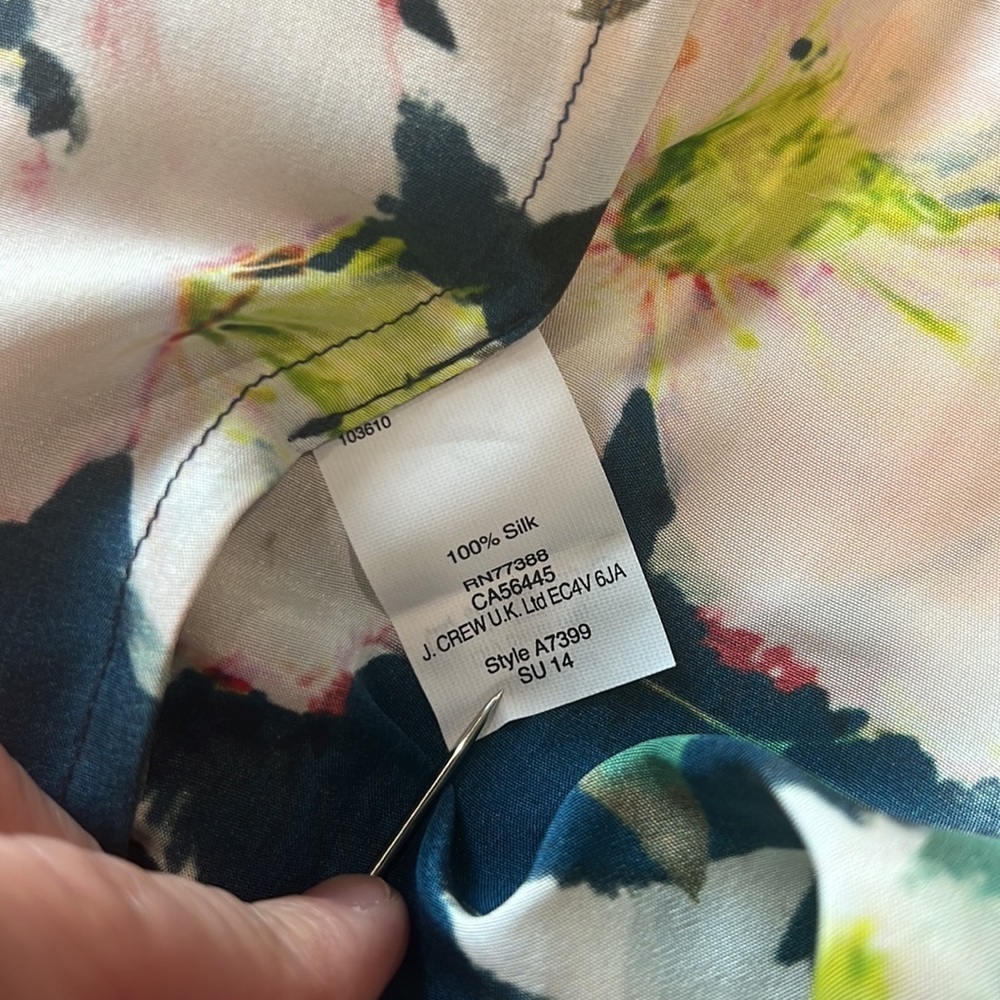 J. Crew Sleeveless Top in cove floral.
Size 2P - Picture 10 of 10